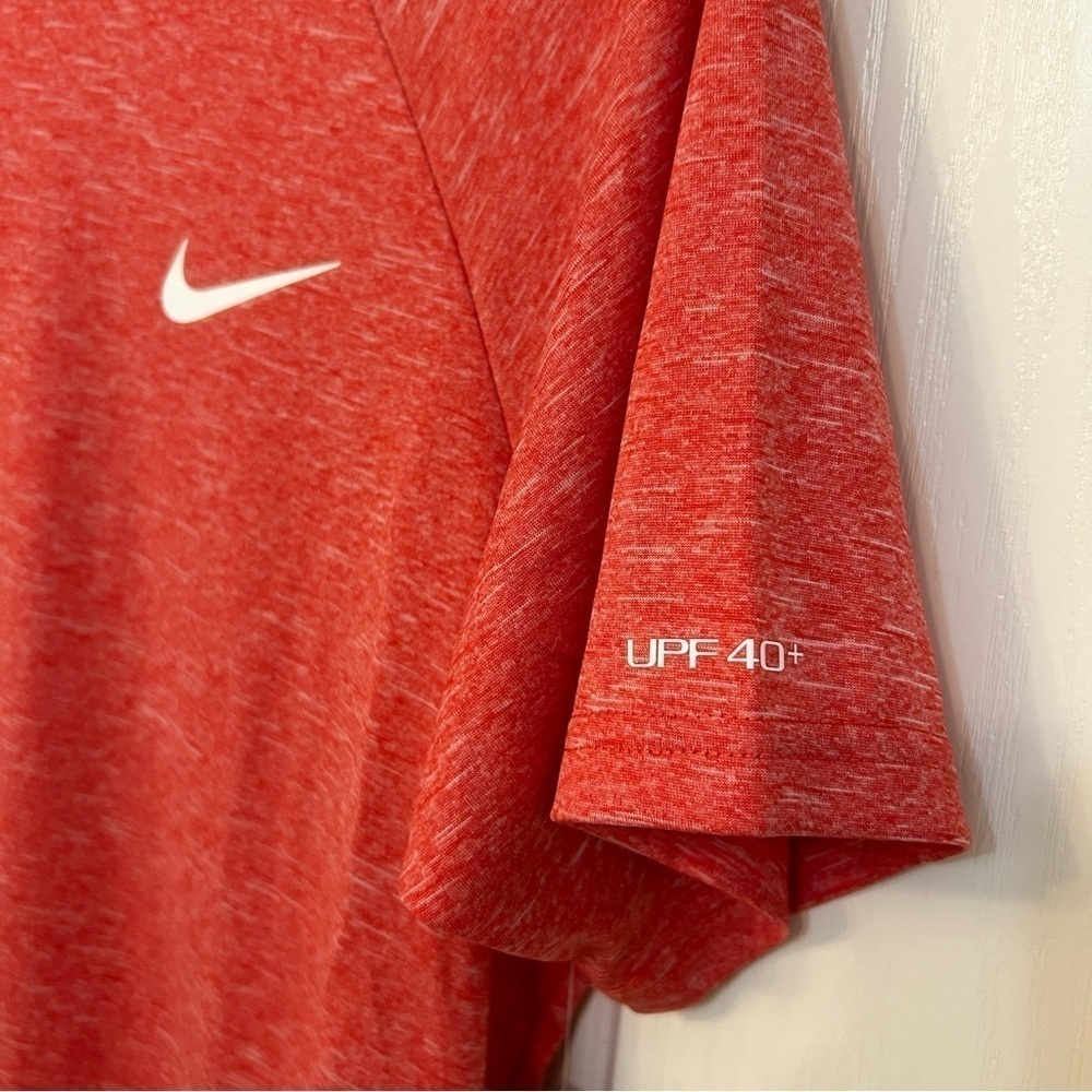 Nike  Heather Short Sleeve Hydroguard Swim T-Shirt in UNIVERSITY RED Size S - Picture 8 of 9